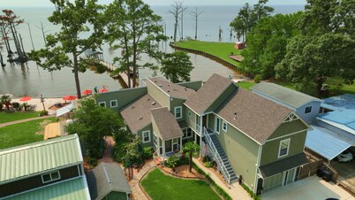 Edgewater "The Landing" Coastal 3 bedroom Duplex. Private beach, Relax and enjoy