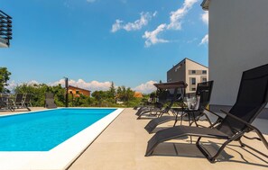 Pool - Beautiful apartment in Vrbnik with WiFi (Vrbnik)