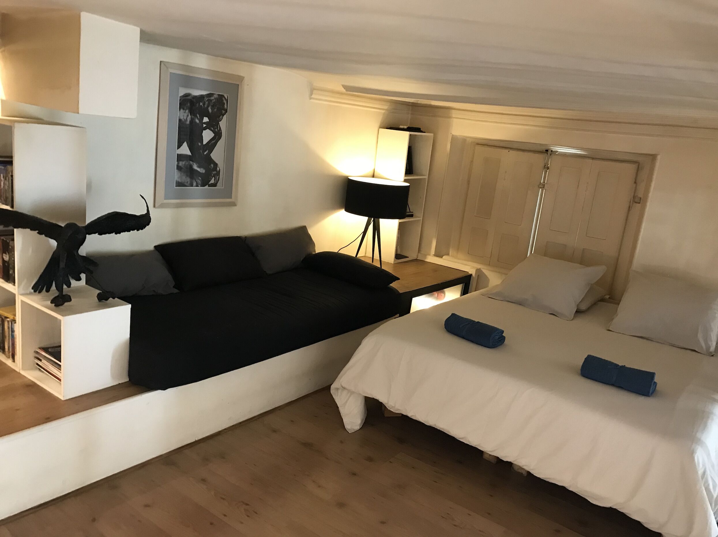 2 chambres, bureau, fer et planche à repasser, lit parapluie