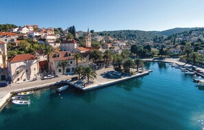 Marina - Beach front home in Splitska with house sea view (Splitska)