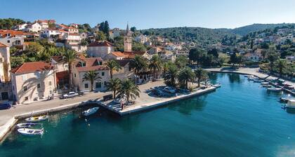3 bedroom awesome home in Splitska
