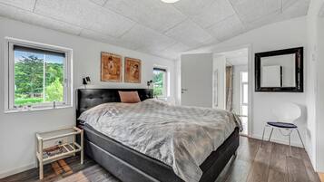 3 bedrooms, travel cot, free WiFi