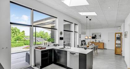 Cozy home in Farsø with WiFi