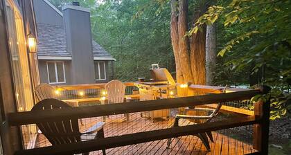 Cozy Getaway located on JACK FROST MOUNTAIN with private lake club access