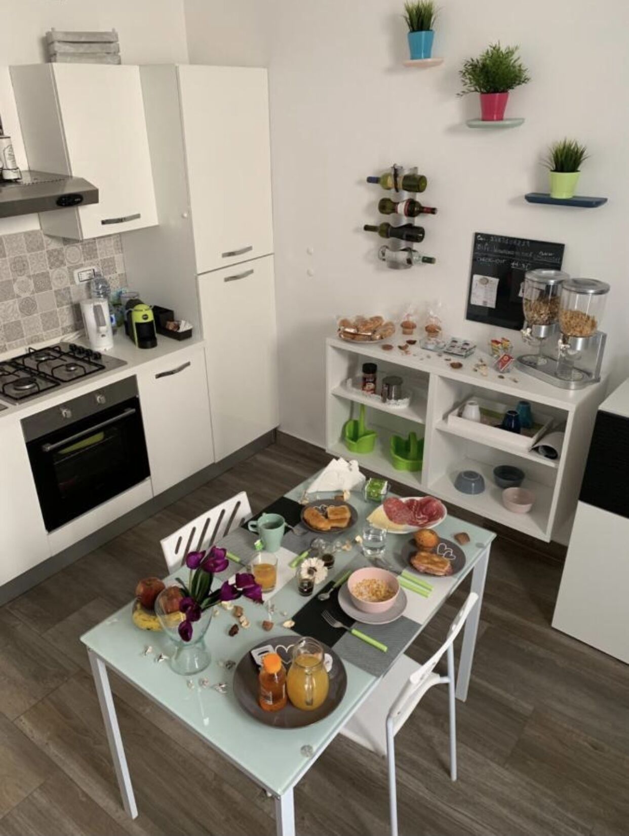 Fridge, oven, stovetop, coffee/tea maker