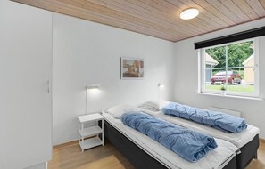 4 bedrooms, travel cot, free WiFi