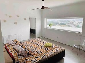 3 camere, una scrivania, ferro/asse da stiro, Wi-Fi gratuito