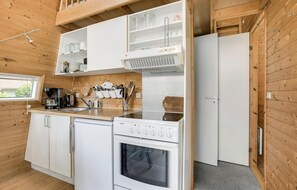 Kühlschrank, Wasserkocher mit Kaffee-/Teezubehör