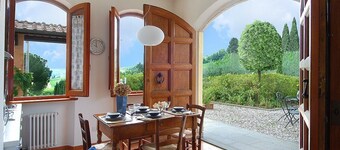Appartamento Reginaldo F: A bright and cheerful apartment in the characteristic style of the Tuscan countryside, with Free WI-FI.
