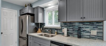 Canyon Lake condo, a short drive to New Braunfels, boat & trailer parking