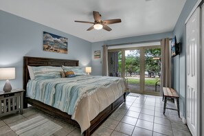 3 bedrooms, iron/ironing board, free WiFi, bed sheets - Canyon Lake condo, a short drive to New Braunfels, boat & trailer parking (Canyon Lake)