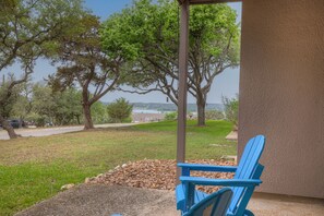 Terrace/patio - Canyon Lake condo, a short drive to New Braunfels, boat & trailer parking (Canyon Lake)