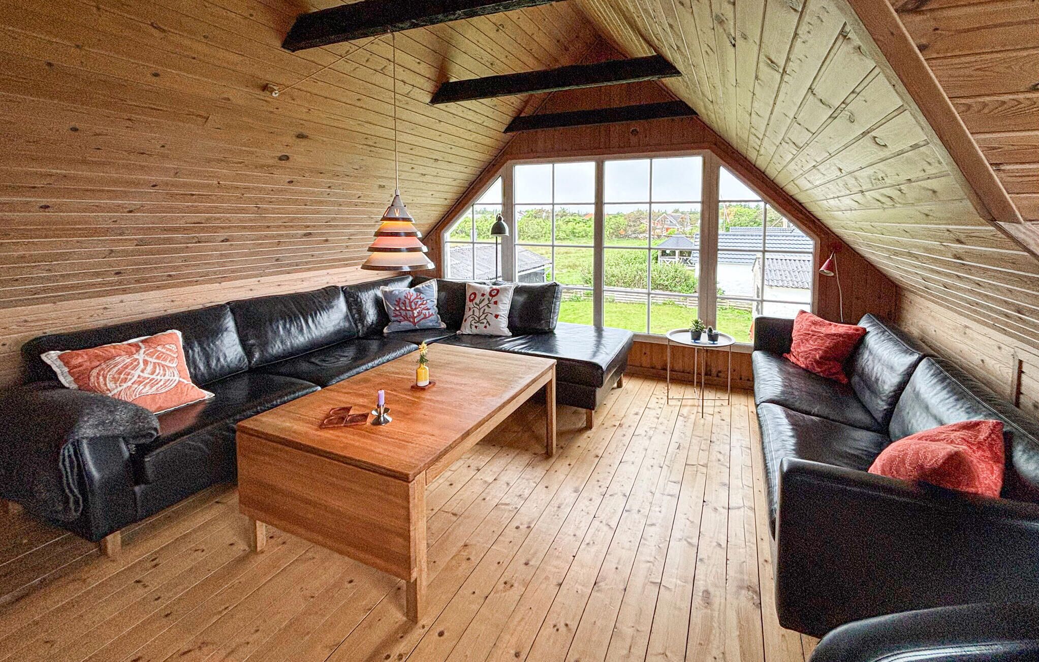 Smart TV y chimenea 