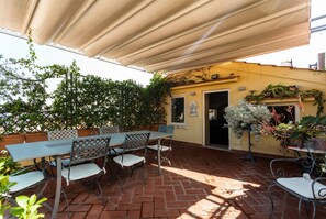 Dining table on the terrace