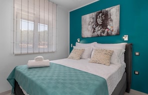 1 bedroom, travel cot, free WiFi, bed sheets