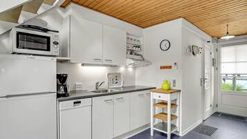 Réfrigérateur, plaque de cuisson, cafetiÚre/bouilloire