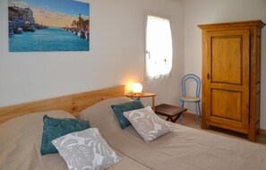 3 bedrooms, travel cot, free WiFi