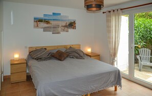 3 bedrooms, travel crib, free WiFi - Awesome home in Portiragnes with WiFi (Portiragnes)