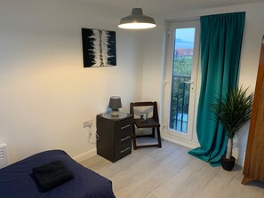5 bedrooms, desk, iron/ironing board