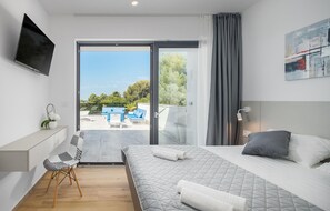 4 bedrooms, travel cot, free WiFi, bed sheets - Lovely home in Medulin (Medulin)