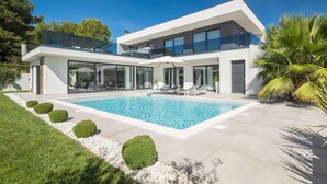 A modern two-story house with a swimming pool, glass doors, and a well-maintained garden. - Lovely home in Medulin (Medulin)