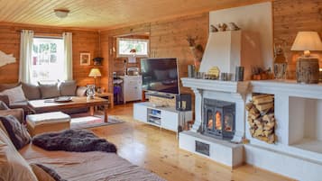 Fernseher, Kamin, Stereoanlage