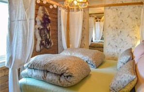 3 makuuhuonetta, vauvan matkasänky