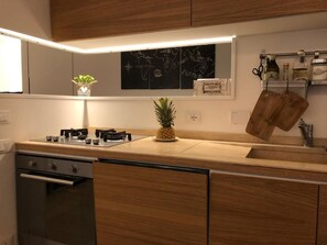 Kühlschrank, Ofen, Herdplatte, Geschirrspüler