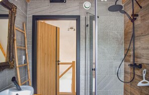 Shower - Awesome home in Nowe Warpno with sauna (Nowe Warpno)
