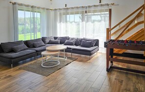 TV, DVD player - Awesome home in Nowe Warpno with sauna (Nowe Warpno)