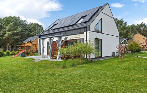 Awesome home in Nowe Warpno with sauna