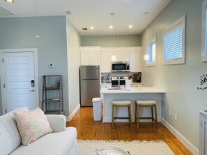Living area - Heart of the Marina District, Walking distance to EVERYTHING , Water+Marina View (Port St. Joe)