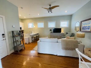 Living area - Heart of the Marina District, Walking distance to EVERYTHING , Water+Marina View (Port St. Joe)