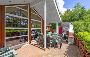 Outdoor dining - 4 bedroom beautiful home in Oksbøl (Oksbøl)