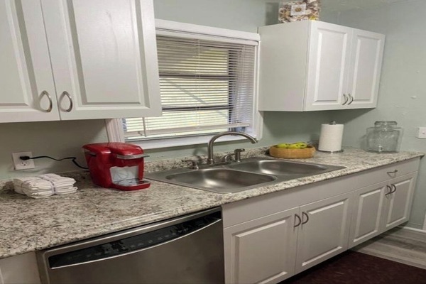 Main House Kitchen-Dishwasher fridge, stove, microwave, Keurig, Airfryer