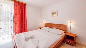 3 habitaciones, escritorio, wifi gratis y ropa de cama 