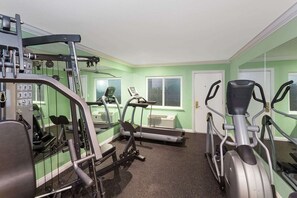 Fitness facility - Travelodge by Wyndham Orange County Airport/ Costa Mesa (Costa Mesa)