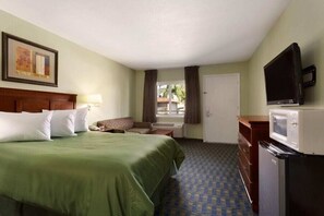 Room - Travelodge by Wyndham Orange County Airport/ Costa Mesa (Costa Mesa)