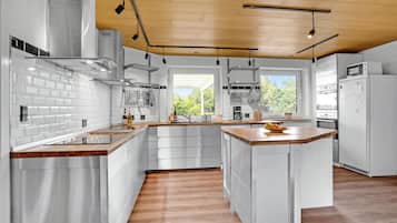 Geladeira, fogão, cooktop, lava-louças