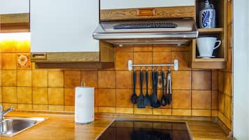 Fridge, stovetop, dishwasher, coffee/tea maker