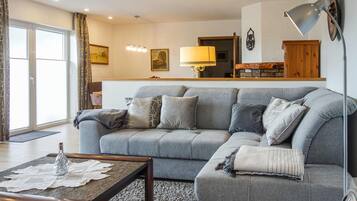 TV, fireplace, DVD player