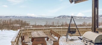 Cozy home in Bogen i Ofoten with sauna