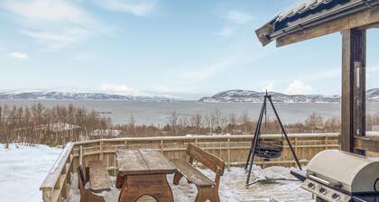 Cozy home in Bogen i Ofoten with sauna
