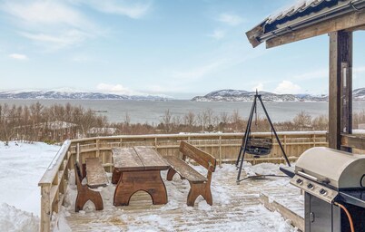 Cozy home in Bogen i Ofoten with sauna