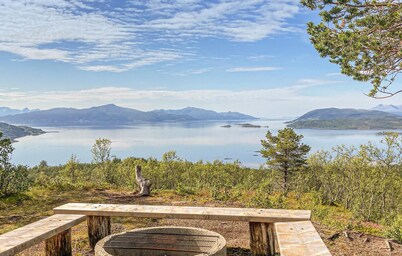Cozy home in Bogen i Ofoten with sauna
