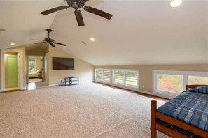 7 bedrooms, iron/ironing board, free WiFi, bed sheets