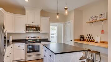 雪櫃、微波爐、焗爐、爐具