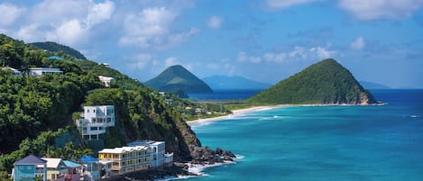 Beach nearby, sun loungers, beach towels
