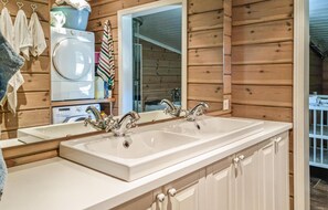 Combined shower/bathtub