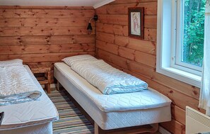 6 bedrooms, travel crib, free WiFi